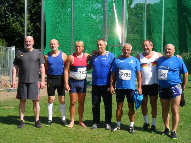 Фіналісти у метанні диска  М60