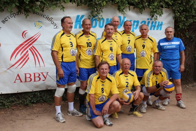 Постійний учасник змагань ветеранського волейболу та міжнародних турнірів команда «Зв»язківець» (60 +)