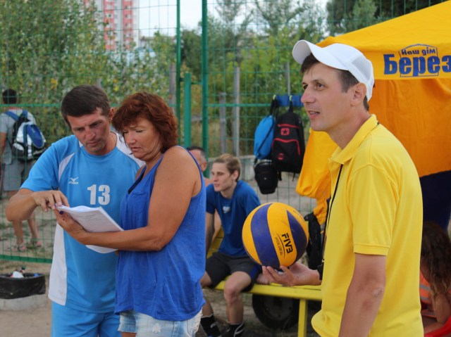 Cуддівська  бригада у роботі. Головний суддя турніру Максим Беспалий, секретар – Віталіна Бойчук, суддя 1 категорії Олег Соломченко.