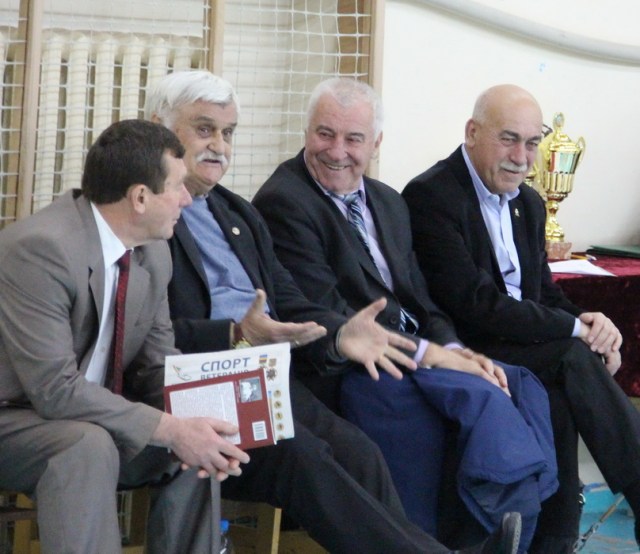 Дружня розмова ветеранів 