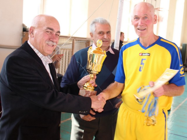 Кубок і золоті медалі для команди «Кадет» з Києва 