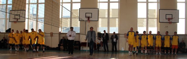 На майданчик викликаються чоловічі команди (65+) Краматорська та Києва