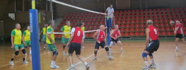 Играют команды 65+ (Херсон - Киев «Кадет»)